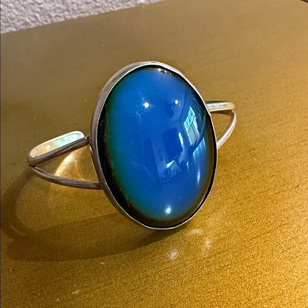 Elegant Blue and Green Stone Bracelet - Picture 1 of 1